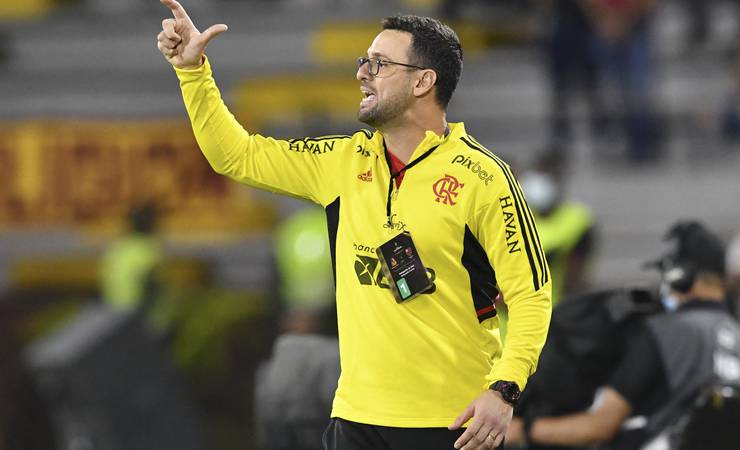 Auxiliar de Dorival valoriza vitória do Flamengo, mas cita “sofrimento”