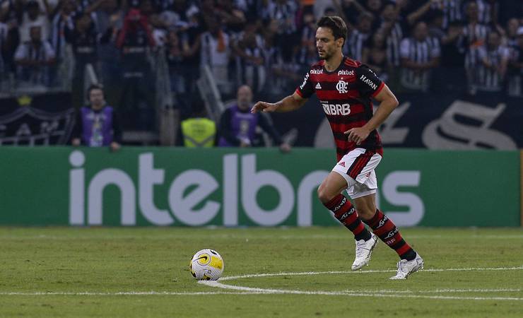 Rodrigo Caio volta a sentir joelho e preocupa o Flamengo