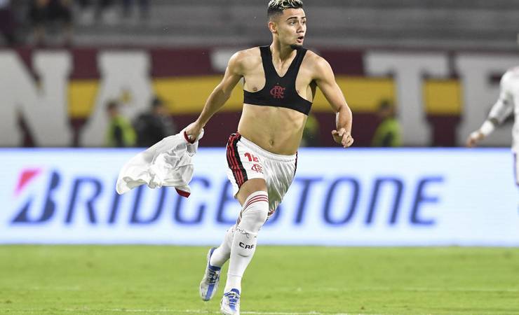 De volta ao United, Andreas Pereira publica vídeo de despedida do Flamengo