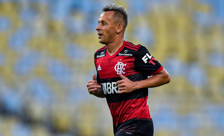 Flamengo não desiste de Rafinha, mas lado financeiro pesa; Grêmio está no páreo