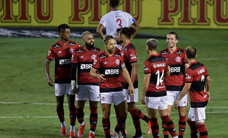 Após vitória sobre o Bangu, torcedores do Flamengo se empolgam: 'Entrega logo a taça'