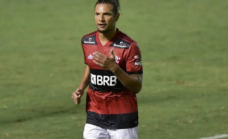 Rogério Ceni confirma que Willian Arão seguirá como zagueiro no Flamengo