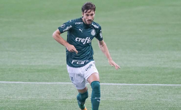 Viña, do Palmeiras, diz que Arrascaeta é o melhor jogador do futebol brasileiro