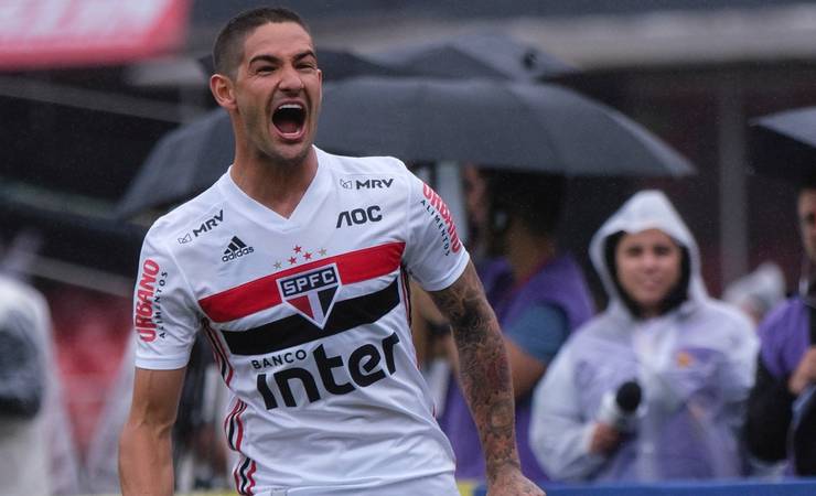 'Quase aconteceu', afirma Alexandre Pato sobre aproximação com o Flamengo
