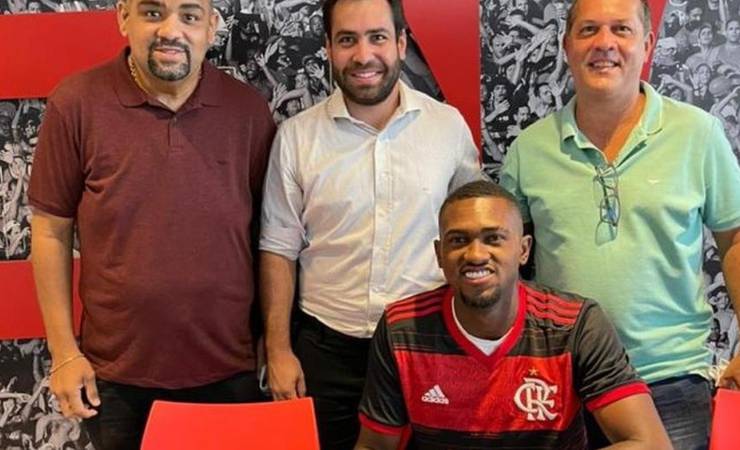 Flamengo renova com zagueiro Otávio até 2023; multa é de R$ 470 milhões