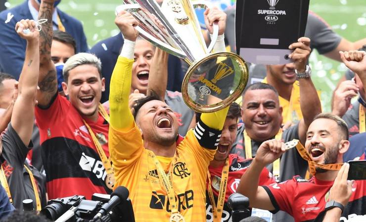 Com título da Supercopa, Flamengo encosta no Palmeiras em número de títulos nacionais