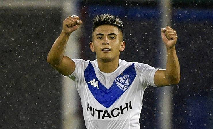 Flamengo abre negociações pela contratação de Almada, diz jornalista estrangeiro