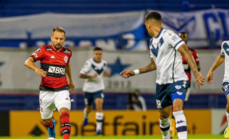Everton Ribeiro perde gol inacreditável em Vélez x Flamengo; confira o lance