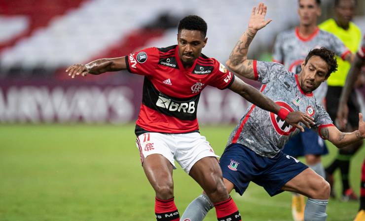 Vitinho é exaltado por torcedores do Flamengo: 'Titular no lugar do Everton Ribeiro'