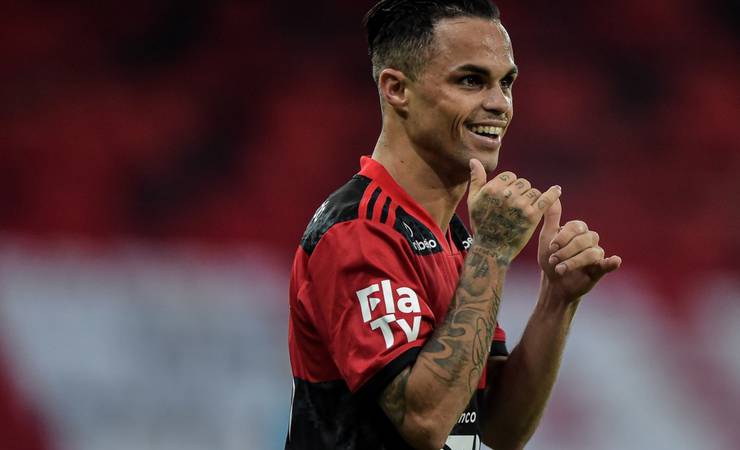 Michael marca mais um gol pelo Flamengo e torcedores vão à loucura na internet