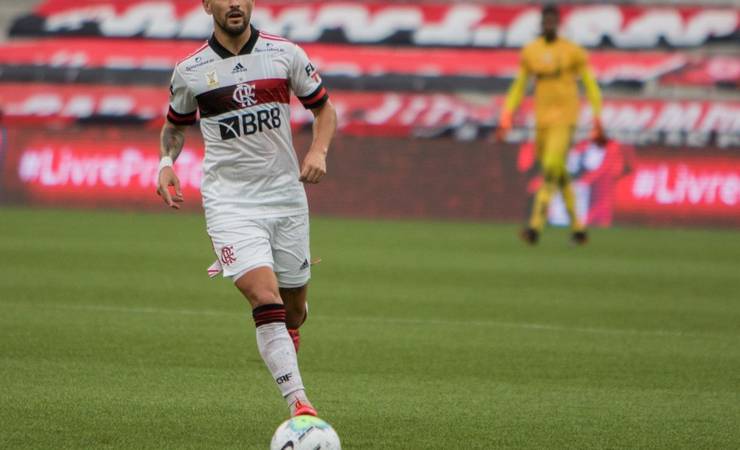 Arrascaeta, do Flamengo, e Matías Viña, do Palmeiras, são convocados pelo Uruguai