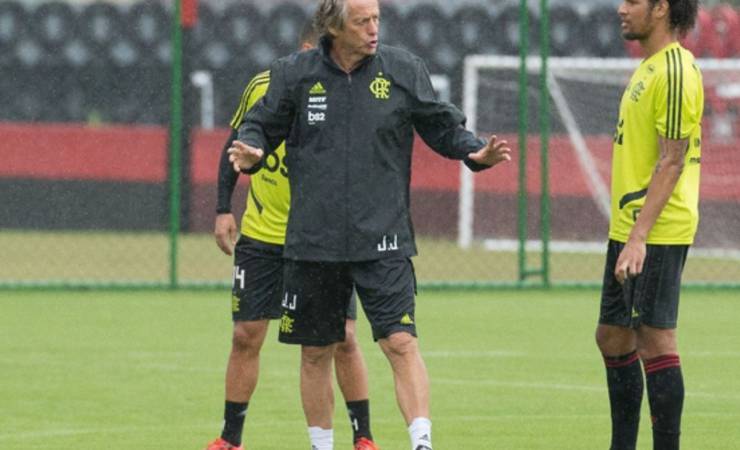 Jorge Jesus manda recado a Willian Arão e rasga elogios ao jogador do Flamengo