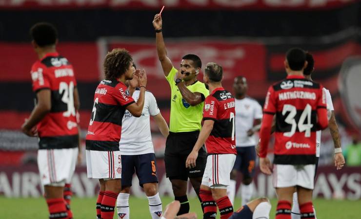 Willian Arão é denunciado pela Conmebol e pode desfalcar Flamengo na Libertadores