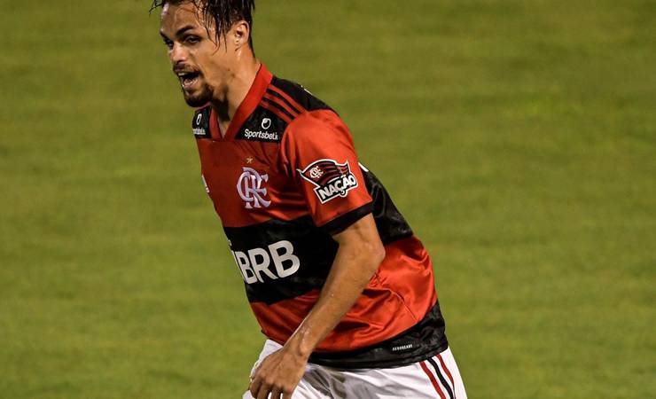 Flamengo admite multa para Michael após atleta faltar ao treino