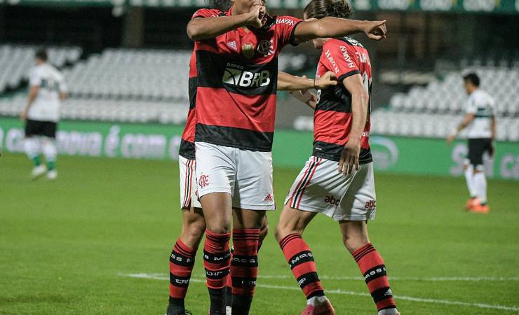 Torcedores do Flamengo elegem João Gomes como substituto de Gerson