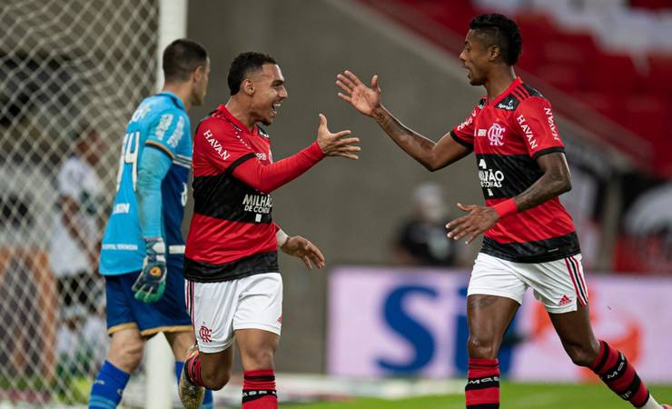 Torcedores do Flamengo elogiam Matheuzinho e afirmam: 'Por mim, o Isla nem volta'