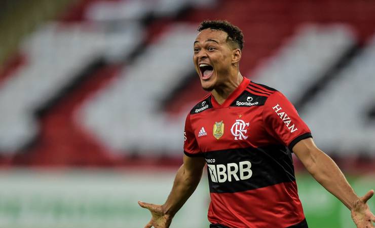 Apesar da derrota, torcedores do Flamengo elogiam Rodrigo Muniz: 'É craque demais'