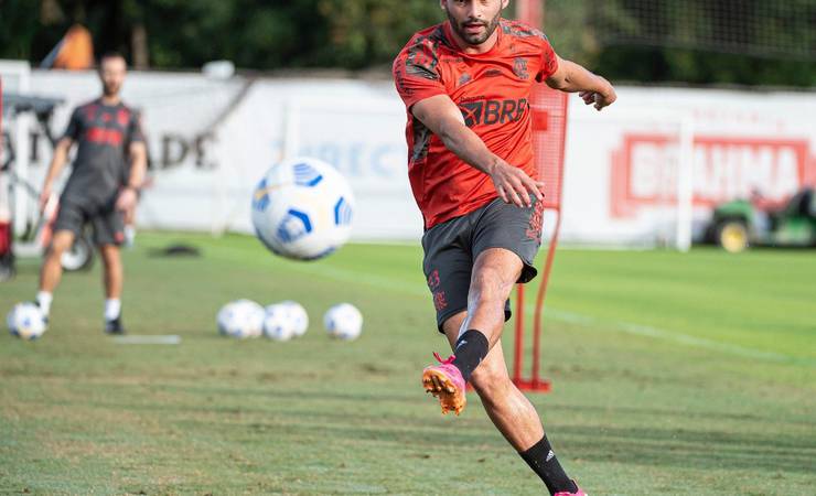 Thiago Maia está perto de ser relacionado pelo Flamengo após sete meses afastado