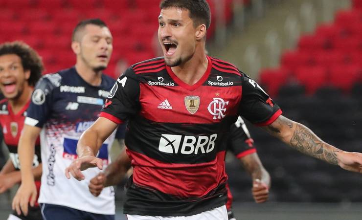 Flamengo oficializa empréstimo do zagueiro Thuler ao Montpellier, da França