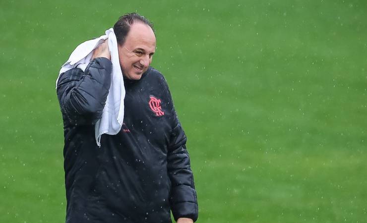 Ceni reclama após derrota do Flamengo: 'Gramado prejudicou muito e arbitragem também'