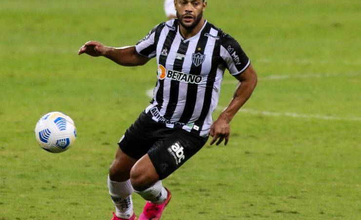 Em noite iluminada, Hulk dá duas assistências e chama atenção com drible diante do Atlético-GO