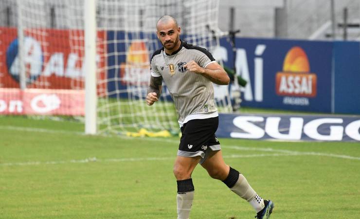 Ex-Ceará, Felipe Vizeu vive expectativa por estreia no futebol japonês: 'Muito feliz'
