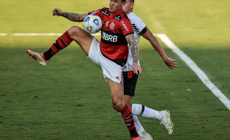 Após vitória do Flamengo, torcedores comparam Pedro com Gabigol