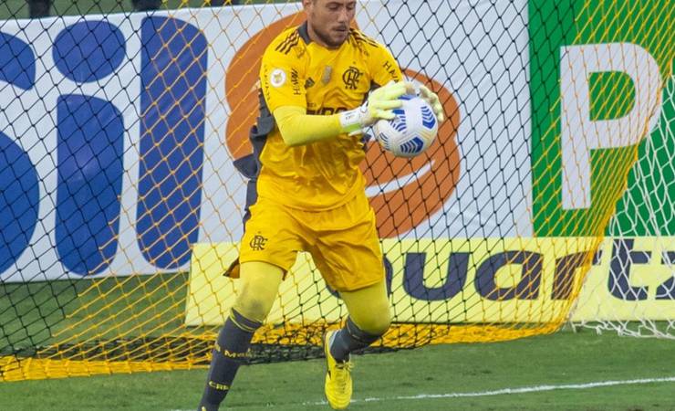 Apesar da vitória, Diego Alves é muito criticado nas redes sociais: 'Fazendo figuração'