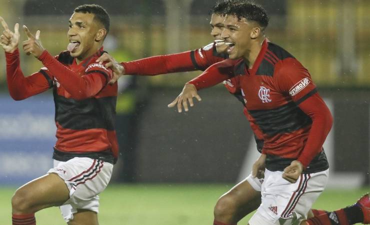 Flamengo é campeão brasileiro sub-17 com 'gol do Pet aos 43' e torcedores enlouquecem
