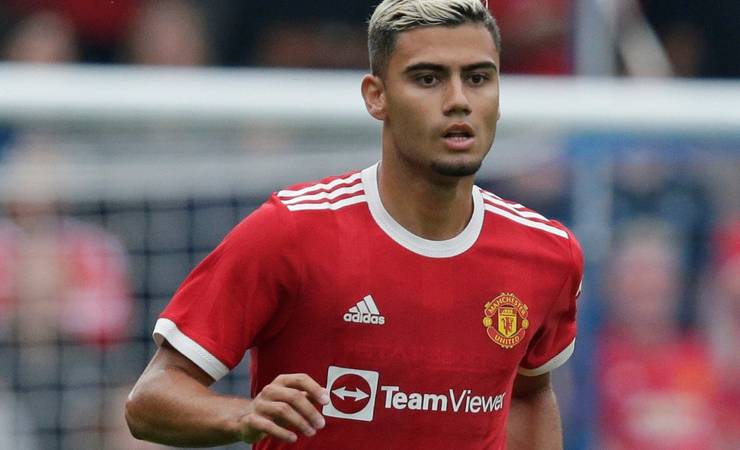 Andreas Pereira assina contrato e acerta com o Flamengo