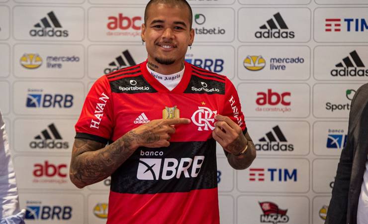 Kenedy fala sobre possível final de Mundial contra o Chelsea: 'Flamengo tem um longo caminho'