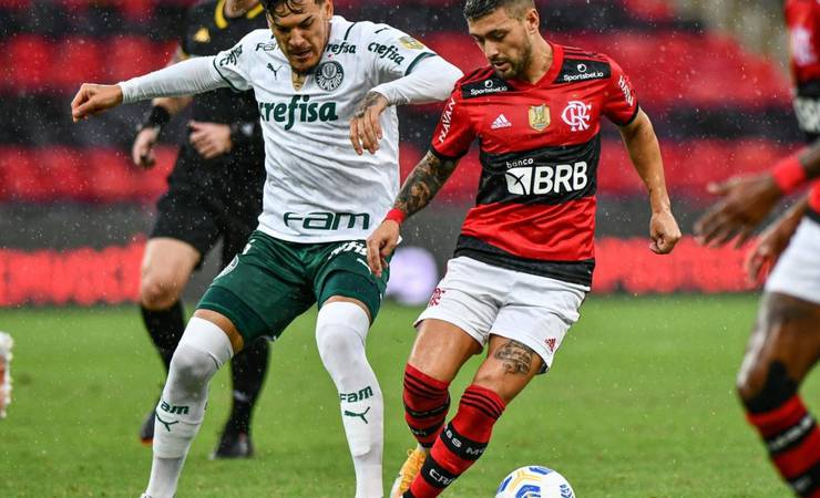 Flamengo tem leve favoritismo para duelo com o Palmeiras, aponta site