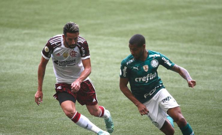 Torcedores do Flamengo criticam o 1º tempo de Isla contra o Palmeiras: 'Falhou no gol'