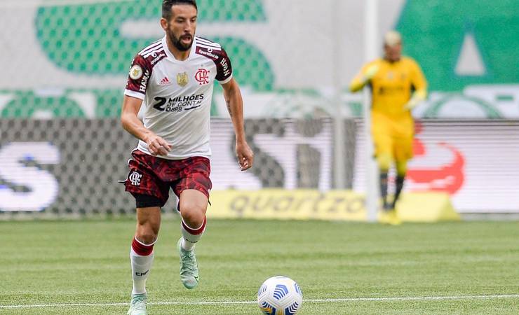 Após ser criticado no Flamengo, Isla desabafa: "É hora de me aposentar"