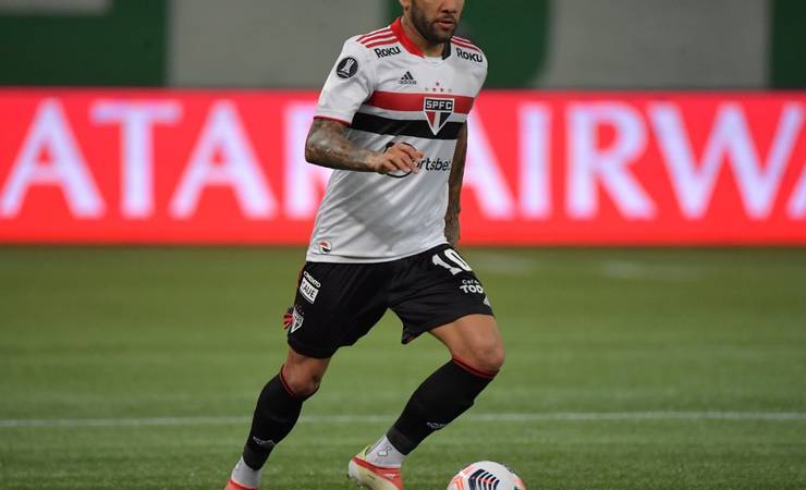 Marcos Braz avalia contratação de Daniel Alves pelo Flamengo: "pouco provável"