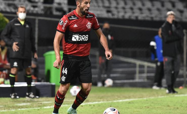 Isla recebeu proposta do Villarreal, da Espanha, mas Flamengo optou por não vender