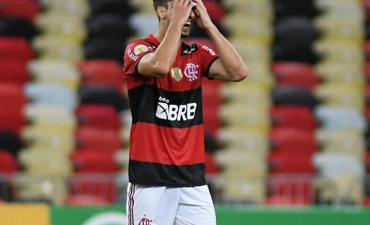 Rodrigo Caio leva o terceiro amarelo e desfalca o Flamengo contra o América-MG