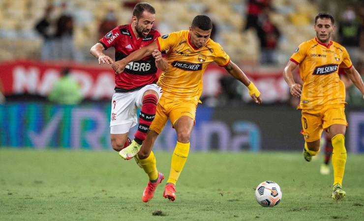 Flamengo tem leve favoritismo contra o Barcelona no jogo de volta, segundo site