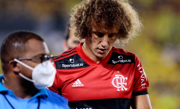 Flamengo informa que David Luiz sentiu dores no adutor da coxa esquerda e será reavaliado