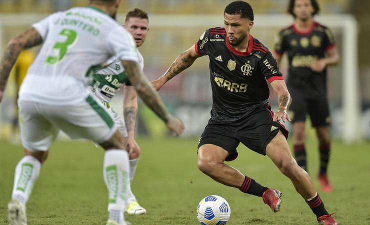 Torcedores do Flamengo criticam Vitor Gabriel nas redes sociais após vitória