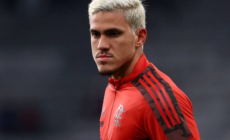 Pedro sente dores no joelho direito e vira desfalque para Flamengo x Fluminense