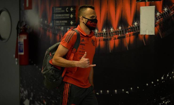 Fluminense x Flamengo: Renê vira alvo das arquibancadas e nas redes sociais