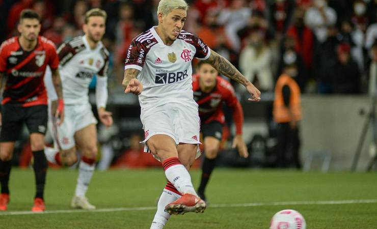 Pedro sofre lesão no joelho direito e passará por cirurgia nesta segunda (25)