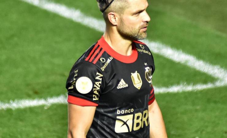 #ForaDiegoRibas fica em alta no Twitter; meia 'responde': 'Vamos, Flamengo'