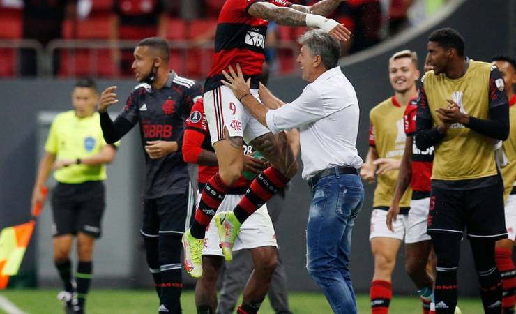 Flamengo x Athletico: Gabigol retorna ao time titular após lesão; veja escalações