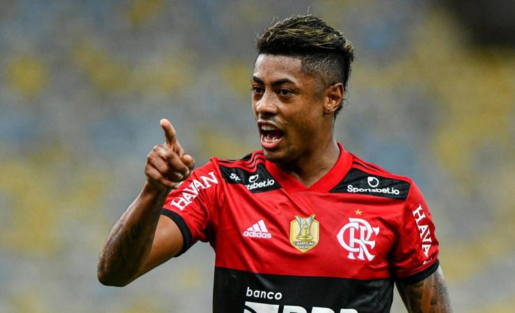 Bruno Henrique recebe amarelo contra o Galo e está suspenso do próximo jogo do Flamengo