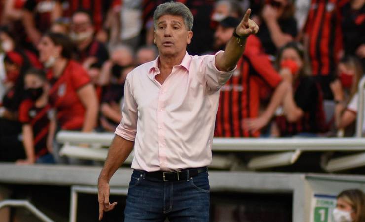 Renato Gaúcho é criticado após empate em Athletico x Flamengo: 'Tem que cair hoje'