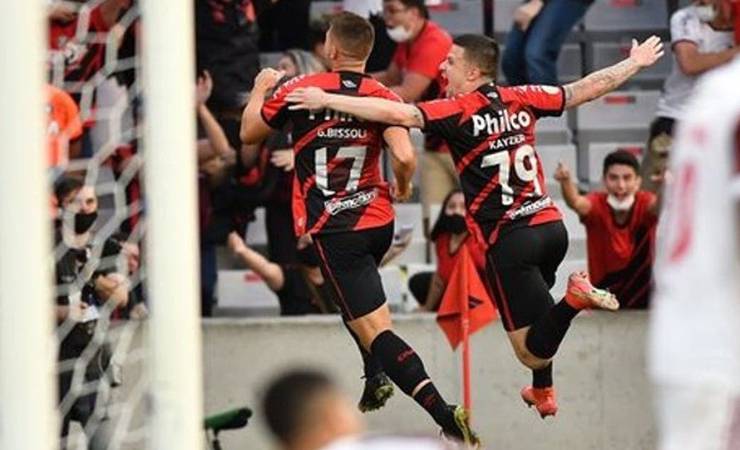 Todos reclamam, todos têm razão - Athletico 2 x 2 Flamengo