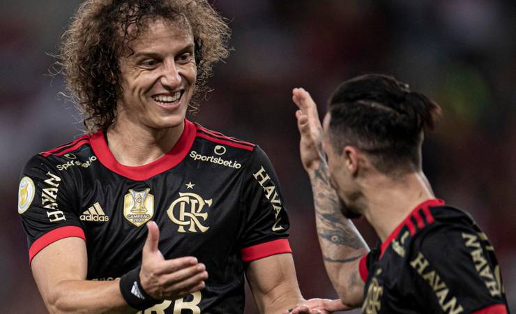 Após mais de um mês fora, David Luiz retorna ao time do Flamengo e é elogiado nas redes sociais