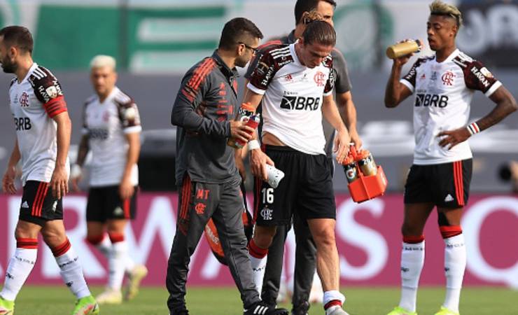 Filipe Luís posta mensagem aos torcedores do Flamengo e parabeniza Palmeiras